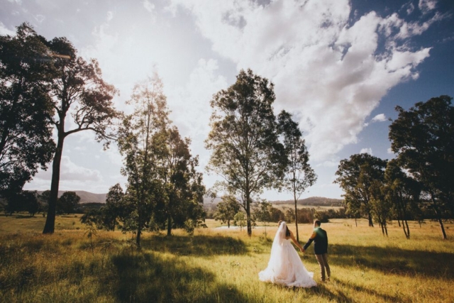 wedding couple sunset photos in field